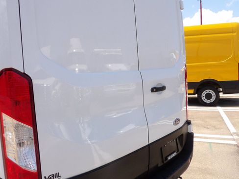 Used 2022 Ford Transit 250 Medium Roof AWD image 10