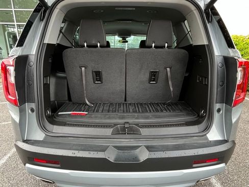 Certified 2023 GMC Acadia SLE w/ Driver Convenience Package image 4