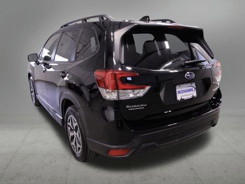 Used 2023 Subaru Forester Premium image 3