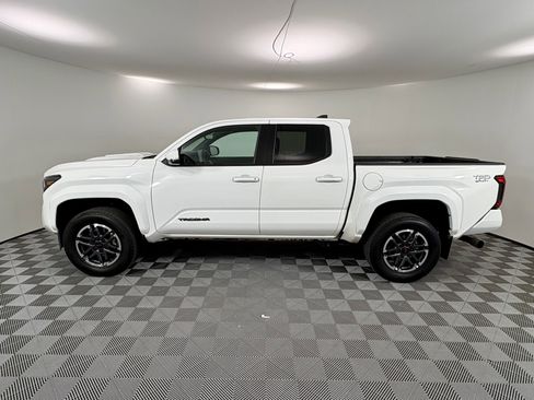 Used 2024 Toyota Tacoma TRD Sport w/ TRD Sport Upgrade Package image 2