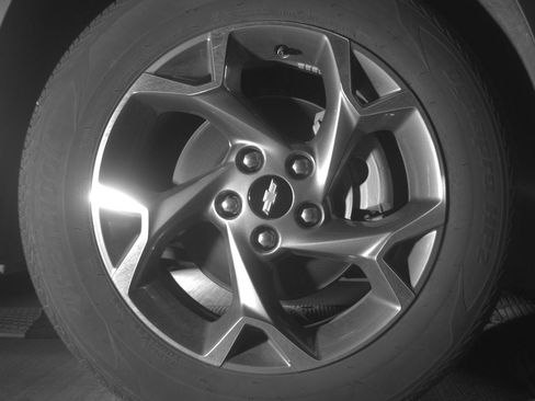 Used 2025 Chevrolet Trax LT FWD image 13