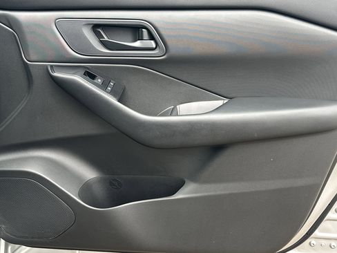 Used 2024 Nissan Rogue S image 14