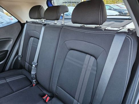 Used 2022 Hyundai Venue SEL image 13