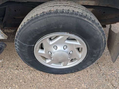 Used 2010 Ford E-250 and Econoline 250 image 8