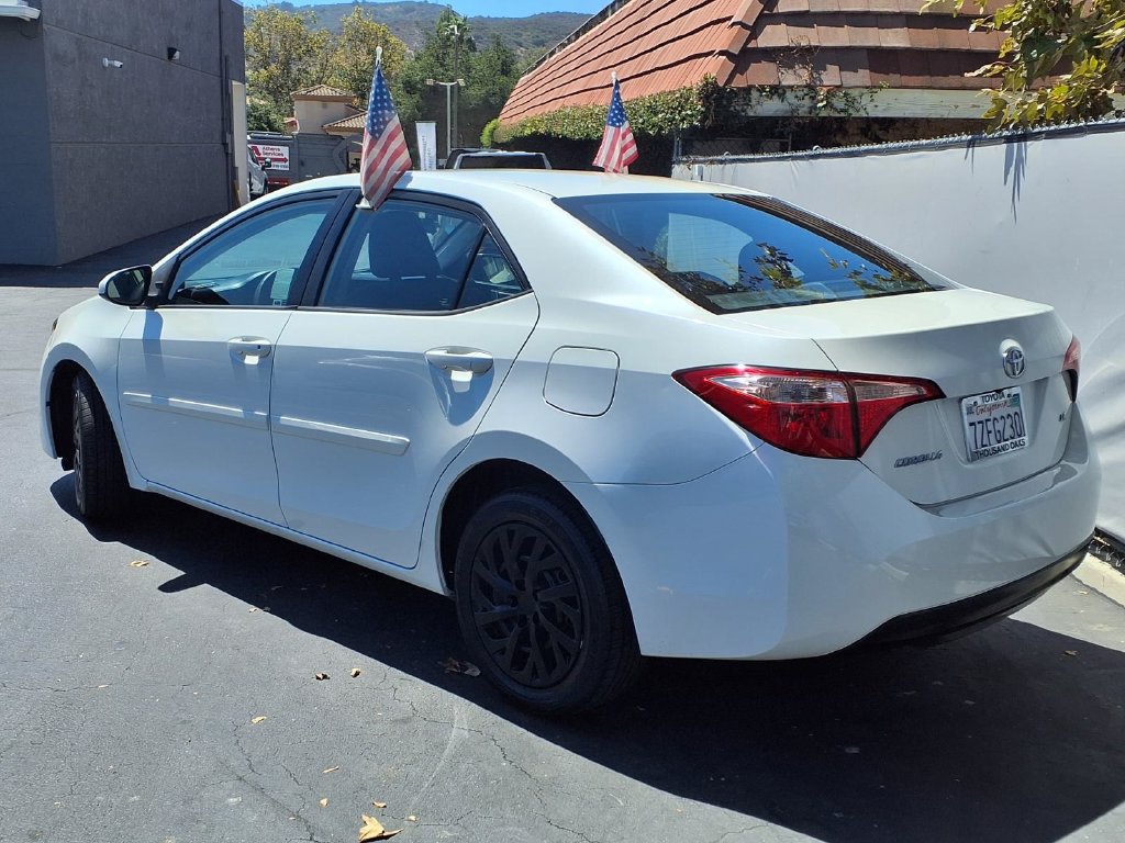 Used 2017 Toyota Corolla LE w/ Carpet Mat Package (TMS) FWD image 6