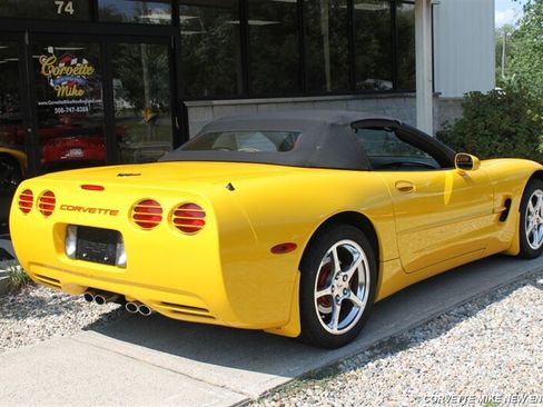 Used 2004 Chevrolet Corvette Convertible w/ Preferred Equipment Group RWD image 22