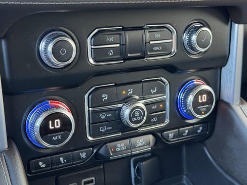 Used 2022 GMC Yukon XL SLT w/ SLT Premium Package image 21