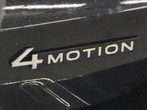 New 2025 Volkswagen Taos SE image 36