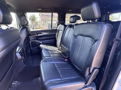 Used 2023 Jeep Wagoneer L Series II image 10