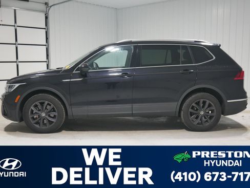 Used 2022 Volkswagen Tiguan SE w/ Panoramic Sunroof Package image 8