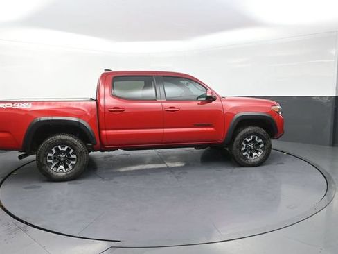 Used 2022 Toyota Tacoma TRD Off-Road w/ Technology Package AWD/4WD image 9
