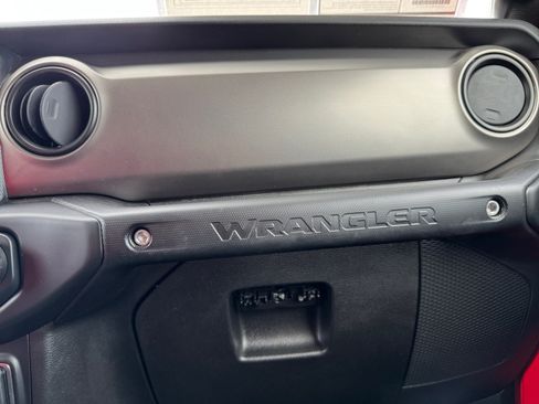 Used 2018 Jeep Wrangler Unlimited Sport S AWD/4WD image 25
