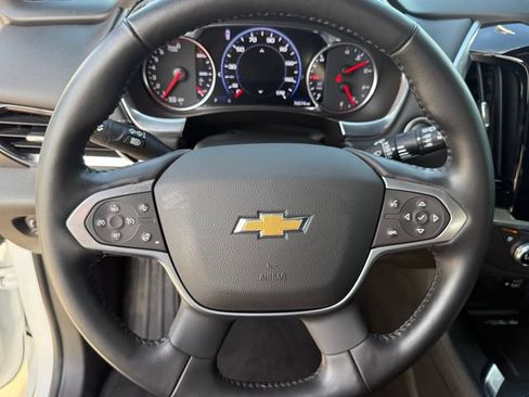 Used 2022 Chevrolet Traverse Premier FWD image 13