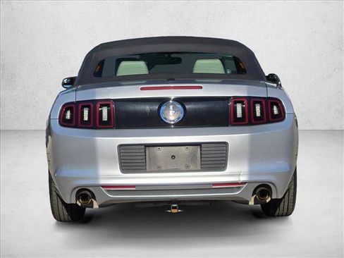 Used 2014 Ford Mustang Premium image 10