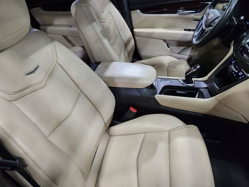 Used 2018 Cadillac XT5 Premium Luxury FWD image 32