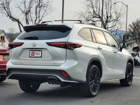 Used 2024 Toyota Highlander XSE image 5