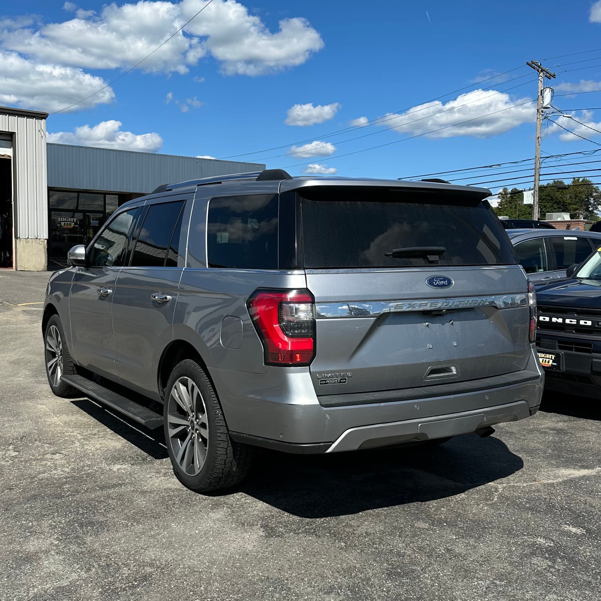 Used 2021 Ford Expedition Limited AWD/4WD image 3
