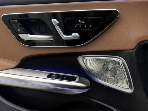 Used 2025 Mercedes-Benz CLE 300 4MATIC Coupe image 16