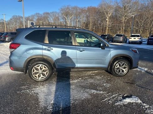 Used 2022 Subaru Forester Premium image 9