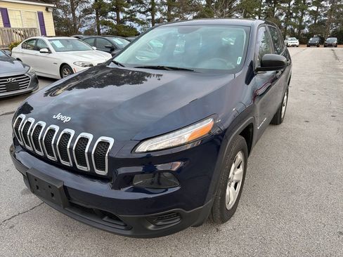 Used 2014 Jeep Cherokee Sport w/ Cold Weather Group AWD/4WD image 2