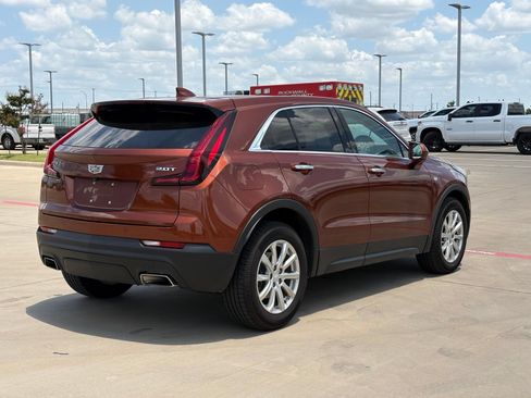 Used 2019 Cadillac XT4 Luxury w/ Cold Weather Package FWD image 7