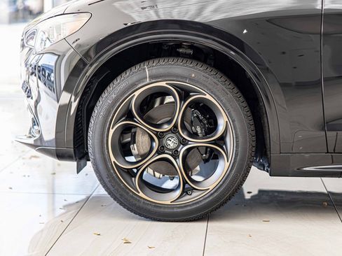 New 2025 Alfa Romeo Stelvio Sprint image 8