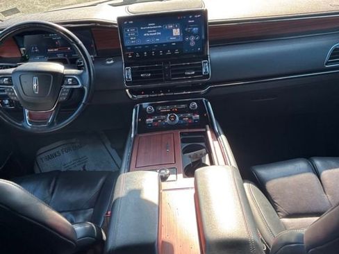 Used 2023 Lincoln Navigator Reserve image 10