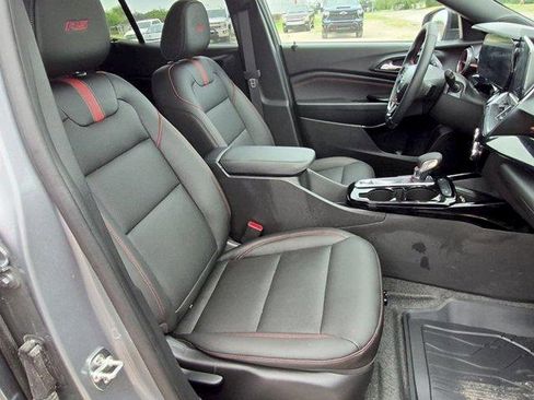 Used 2026 Chevrolet Trax RS w/ Sunroof Package FWD image 27