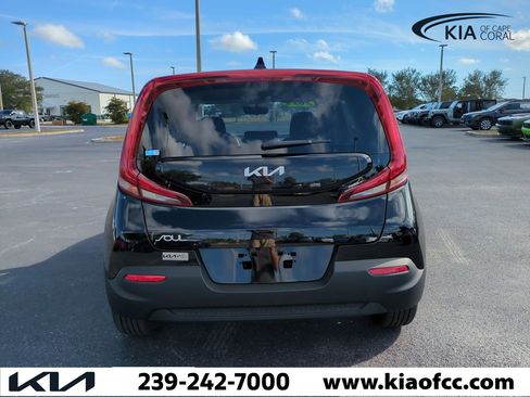 Certified 2022 Kia Soul LX image 6