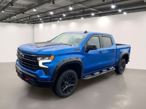 Used 2023 Chevrolet Silverado 1500 LT Trail Boss w/ LPO, Dark Essentials Package image 3