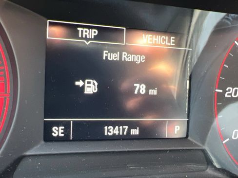 Used 2025 Chevrolet Trax RS w/ Sunroof Package FWD image 17