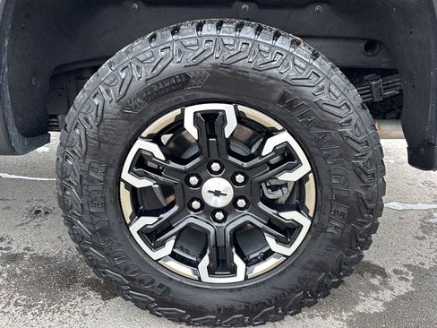 Used 2024 Chevrolet Silverado 1500 ZR2 w/ Technology Package AWD/4WD image 11
