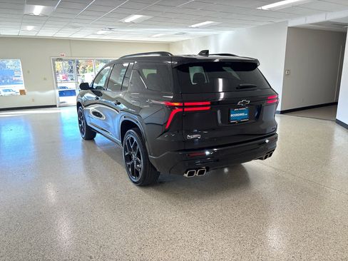 Used 2024 Chevrolet Traverse RS w/ LPO, Floor Liner Package image 7