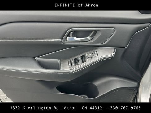 Used 2025 Nissan Rogue SV w/ SV Premium Package image 39