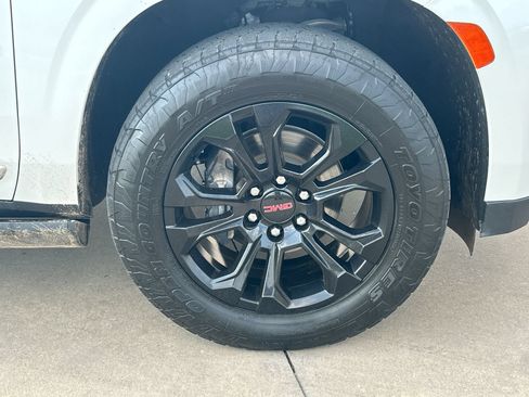 Used 2021 GMC Yukon Denali w/ Denali Premium Package RWD image 10