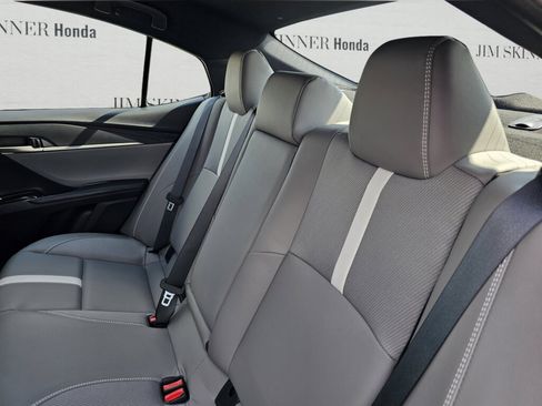 Used 2025 Toyota Camry SE w/ Convenience Package FWD image 36