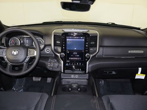 New 2026 RAM 1500 4x4 Crew Cab image 13