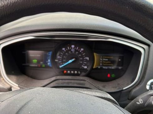 Used 2019 Ford Fusion SE FWD image 18