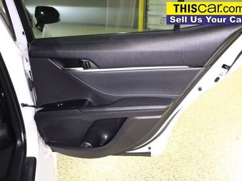 Used 2018 Toyota Camry XSE FWD image 32