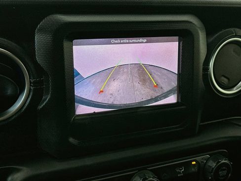 Used 2020 Jeep Wrangler Unlimited Sahara AWD/4WD image 20