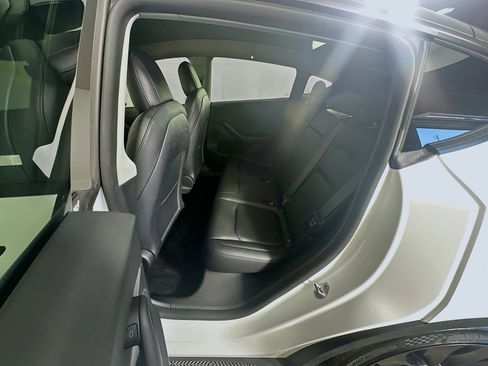 Used 2022 Tesla Model Y Performance AWD/4WD image 25