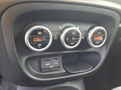 Used 2014 FIAT 500L Trekking w/ Popular Equipment Group FWD image 17
