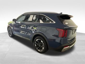 Used 2026 Kia Sorento S w/ S Panoramic Sunroof Package FWD video 3