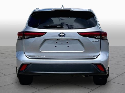 Used 2023 Toyota Highlander XLE AWD/4WD image 5