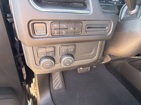 Used 2023 Chevrolet Suburban Z71 image 27