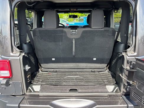Used 2018 Jeep Wrangler Sahara w/ Connectivity Group AWD/4WD image 23