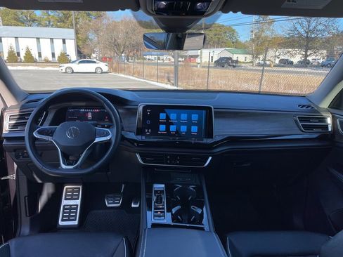 Used 2024 Volkswagen Atlas SEL Premium R-Line image 8