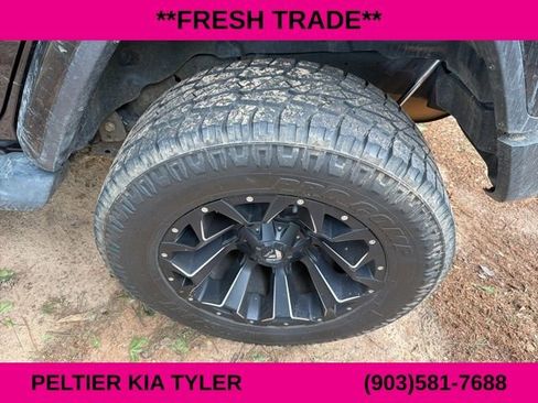 Used 2018 Jeep Wrangler Unlimited Sahara image 8