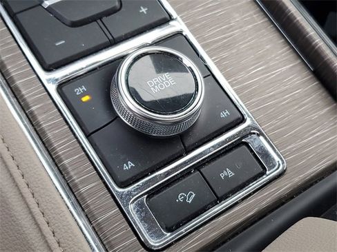 Used 2023 Ford Expedition Limited image 23