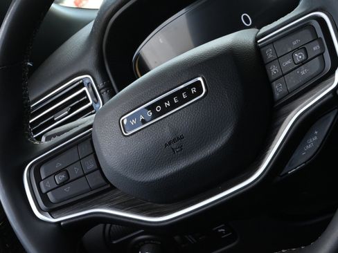 Used 2023 Jeep Wagoneer L Series II w/ Premium Group I image 24